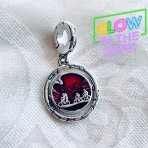 ⚡✨ NWOT Stranger Things - “Upside Down” - Glow in the Dark Charm 🌑
